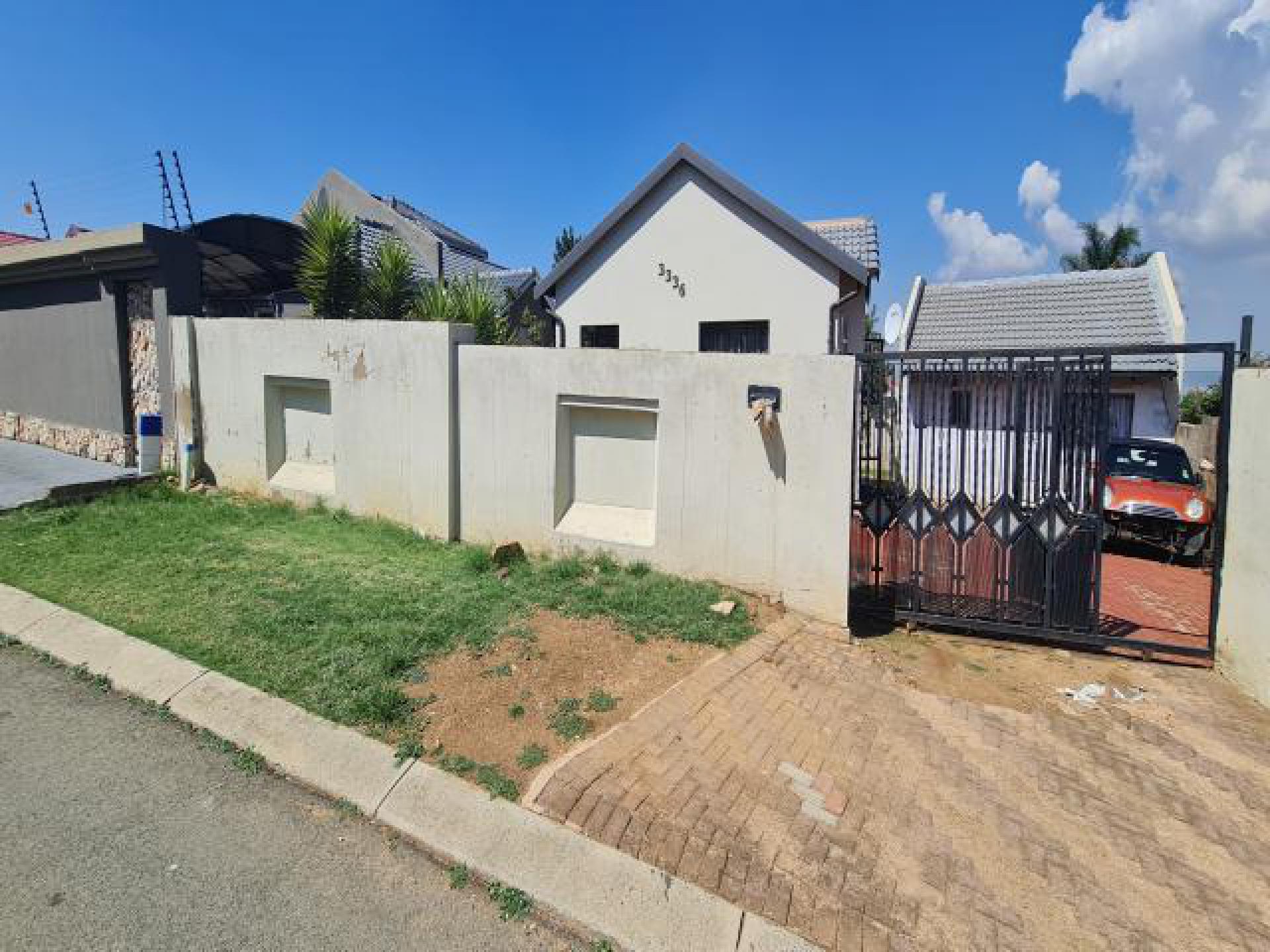 Front View of property in Naturena