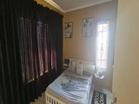 Main Bedroom of property in Naturena