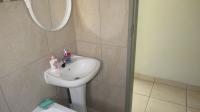 Bathroom 1 - 4 square meters of property in Albertsdal