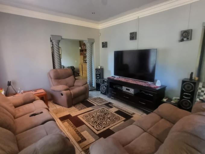 4 Bedroom House for Sale For Sale in Rustenburg - MR571296