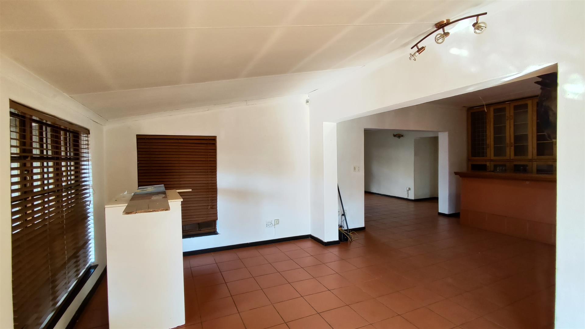 Lounges - 15 square meters of property in Glen Marais