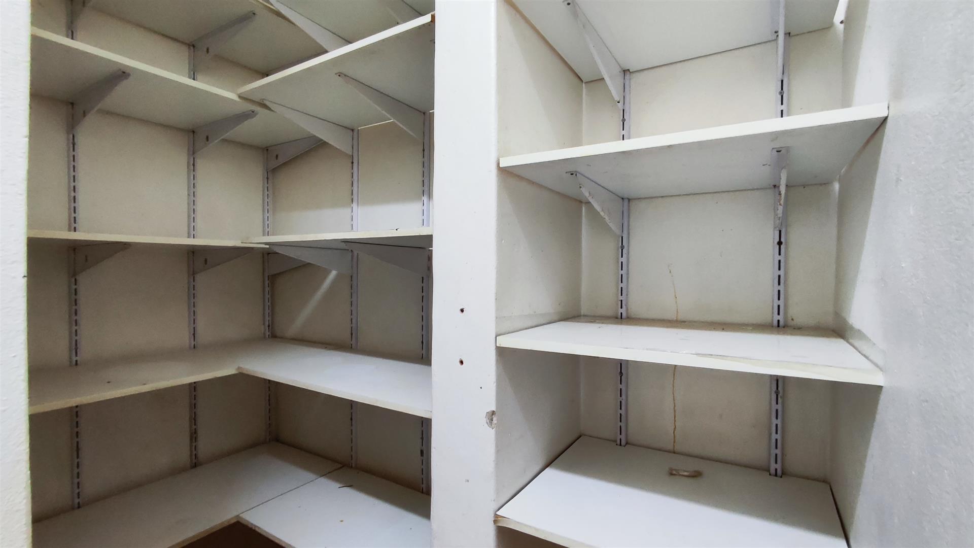 Kitchen - 21 square meters of property in Glen Marais