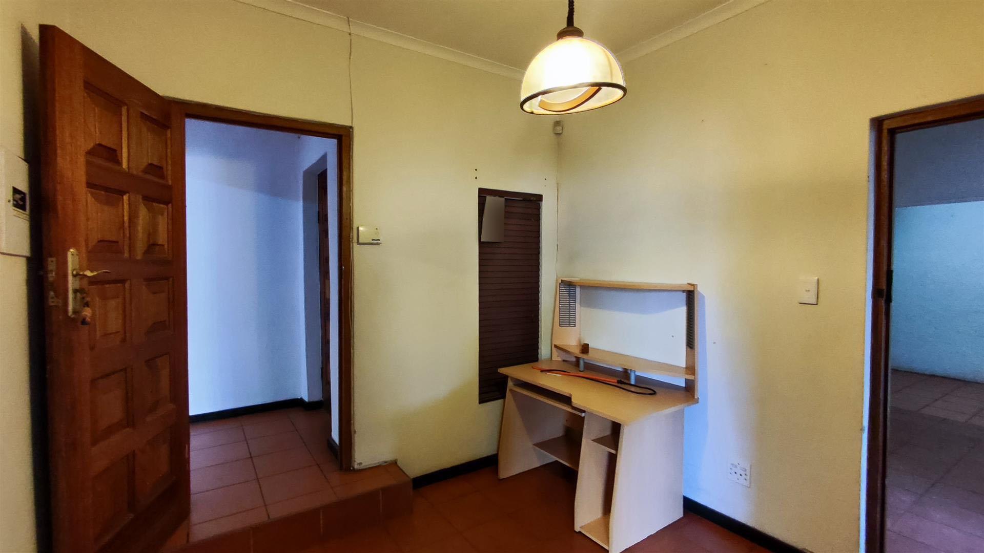 Flatlet - 78 square meters of property in Glen Marais
