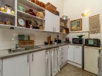 Kitchen - 21 square meters of property in Constantia Kloof