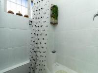Bathroom 1 - 8 square meters of property in Constantia Kloof