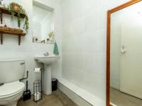 Bathroom 1 - 8 square meters of property in Constantia Kloof