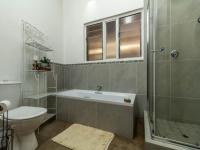 Bathroom 2 of property in Constantia Kloof