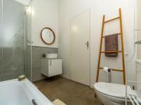 Bathroom 2 of property in Constantia Kloof