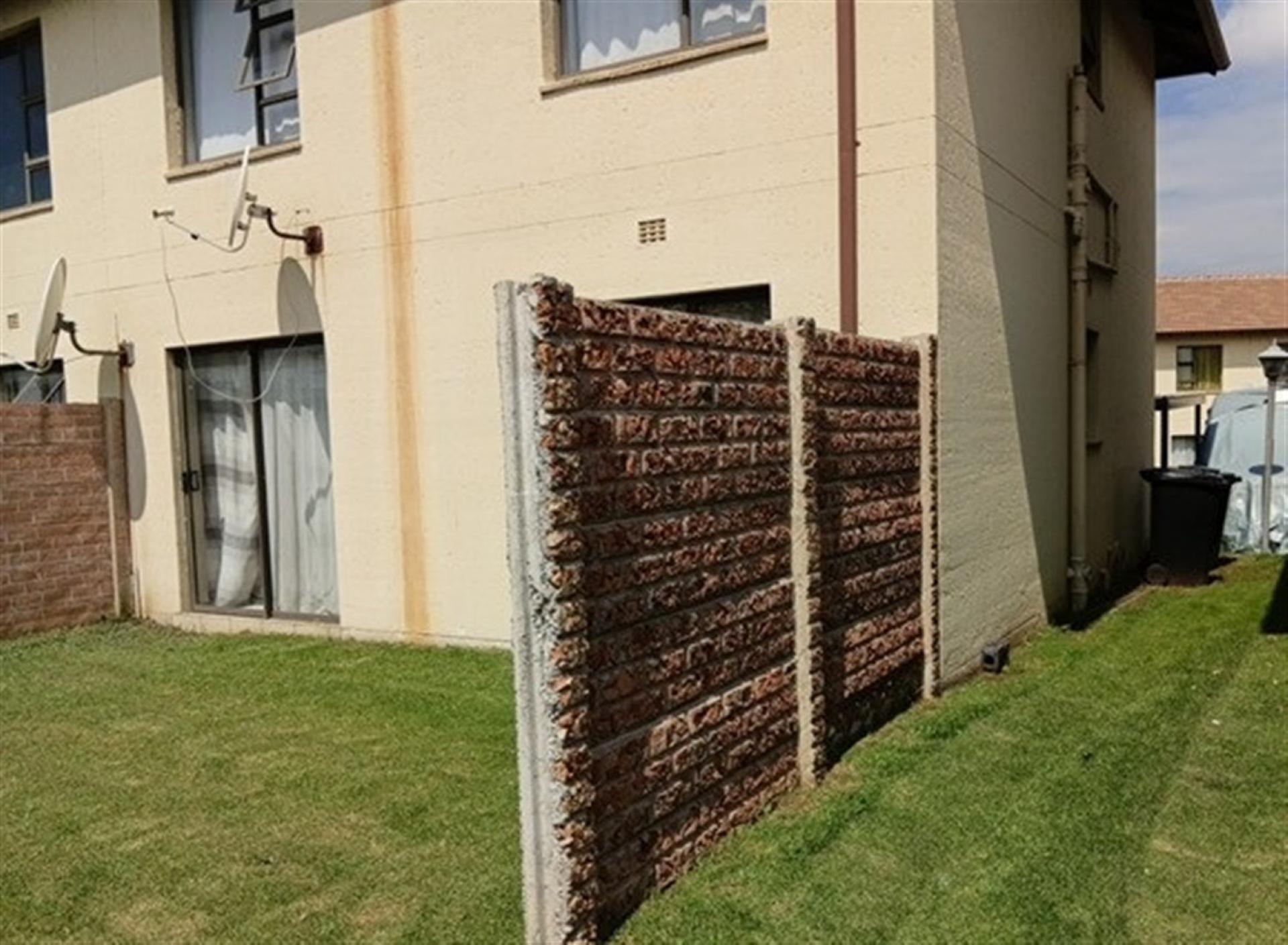 Front View of property in Parkrand