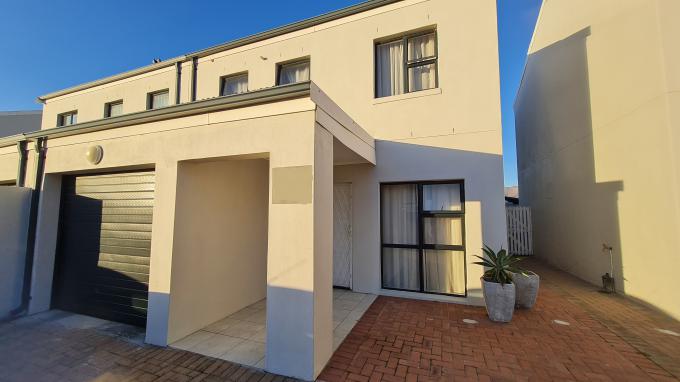 3 Bedroom Duplex for Sale For Sale in Gordons Bay - MR571366