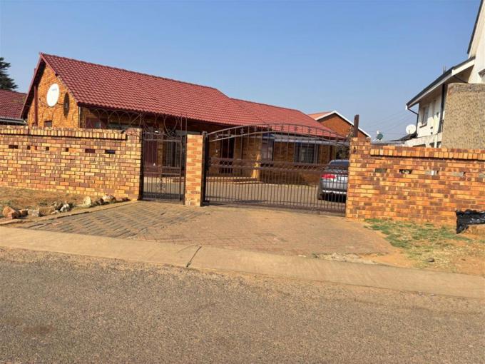Standard Bank SIE Sale In Execution 3 Bedroom House for Sale in Lenasia South - MR571369