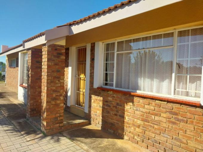 3 Bedroom Simplex for Sale For Sale in Stilfontein - MR571441