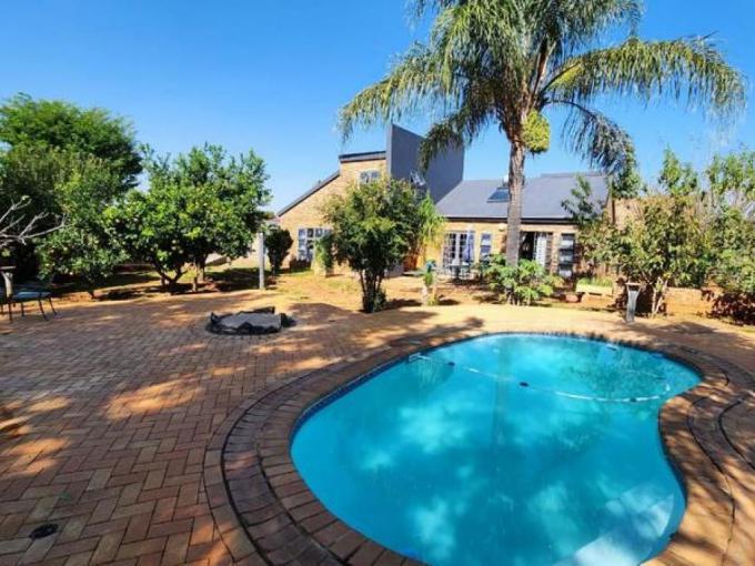 3 Bedroom House for Sale For Sale in Doornpoort - MR571542