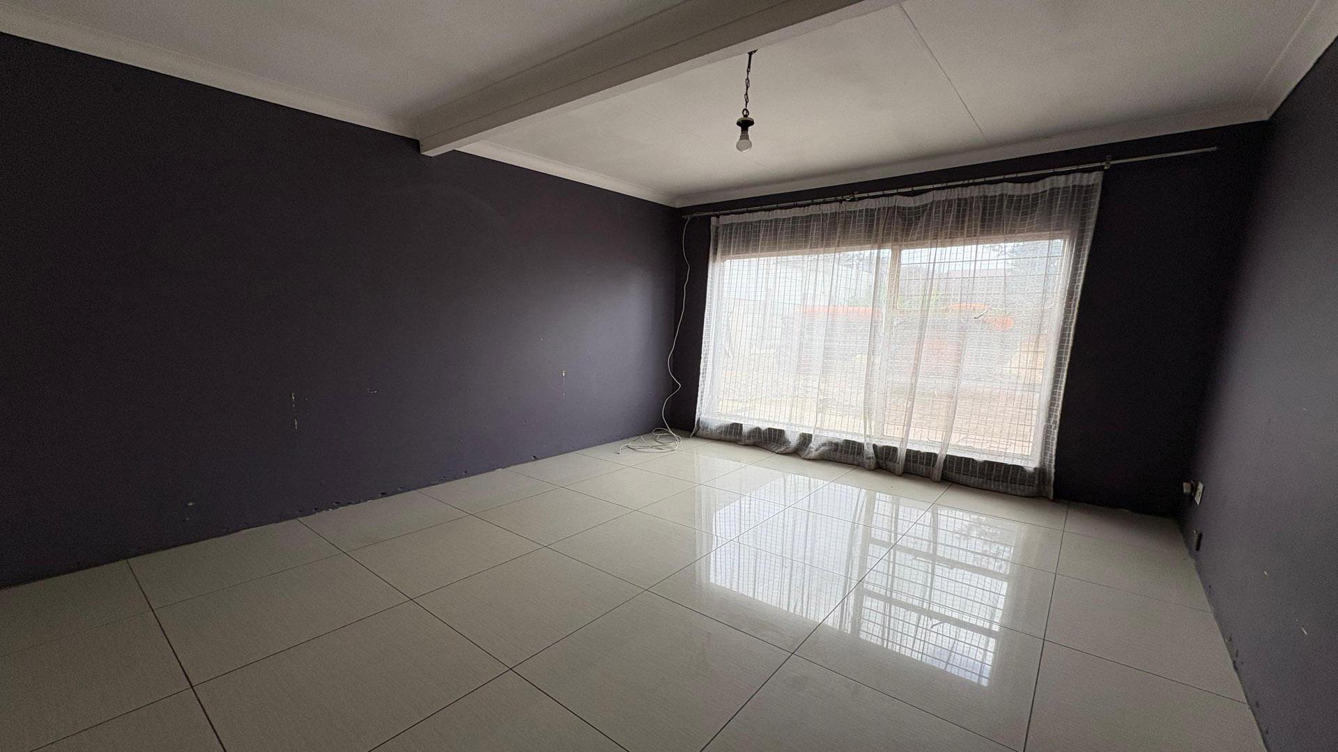 Bed Room 2 of property in Mindalore