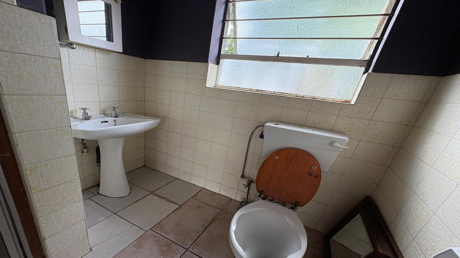 Bathroom 1 of property in Mindalore