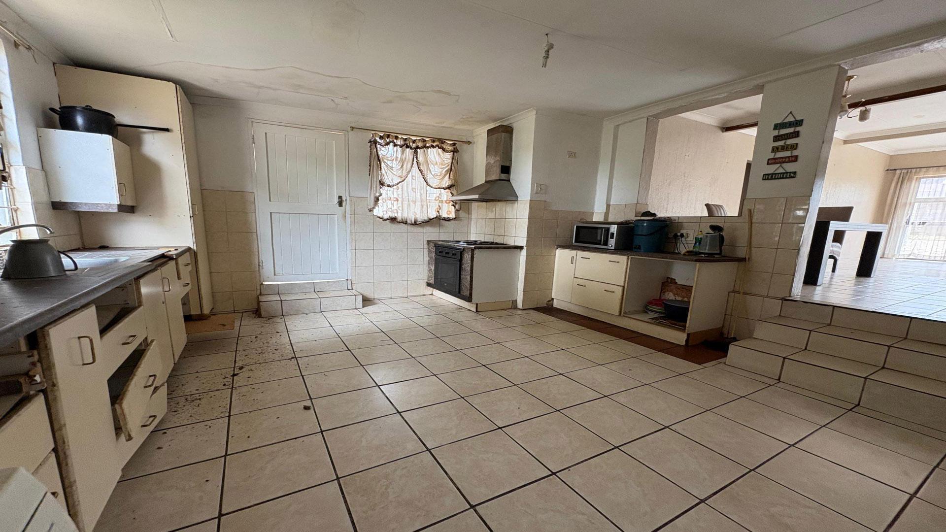 Kitchen of property in Mindalore