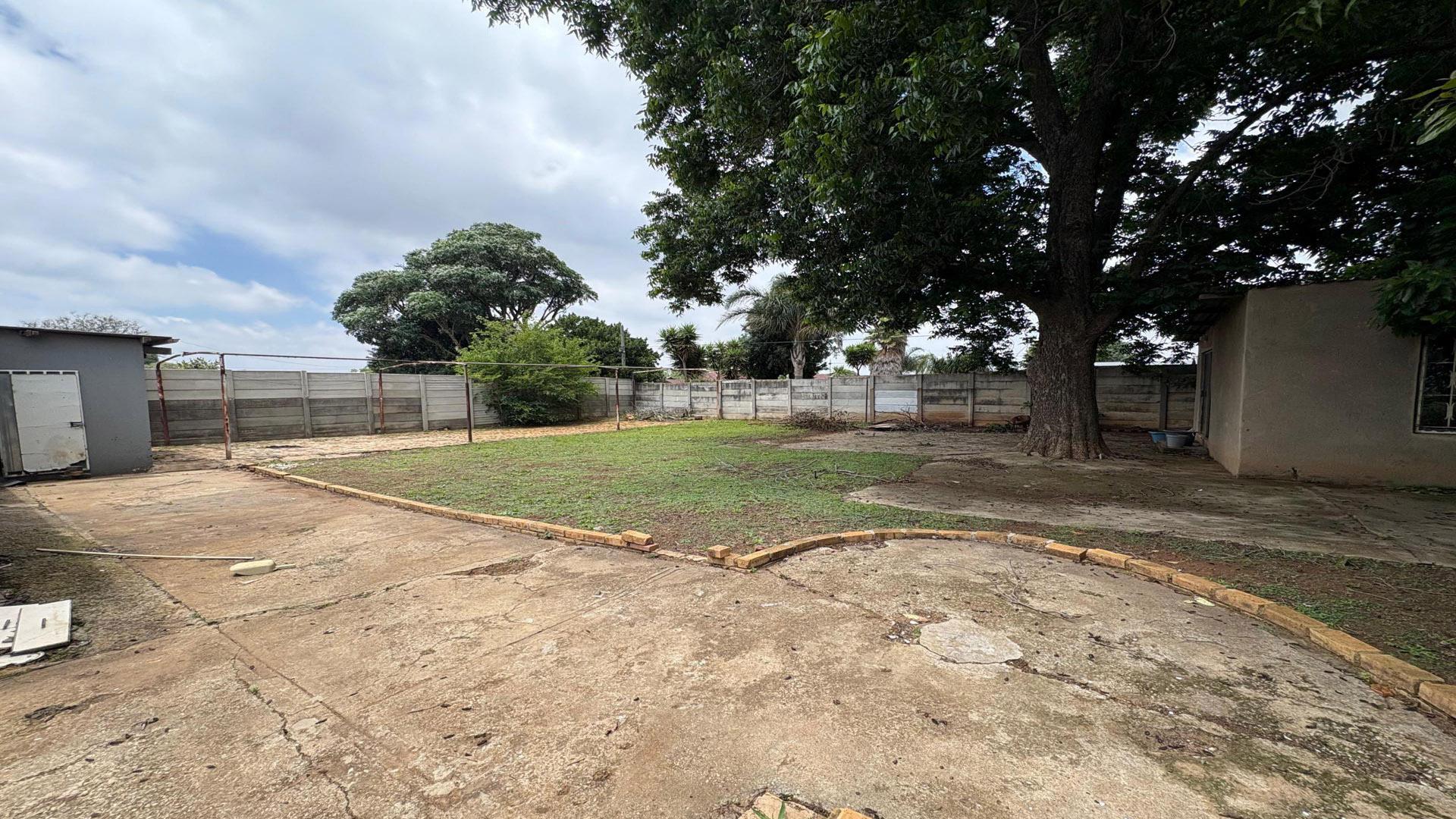 Backyard of property in Mindalore