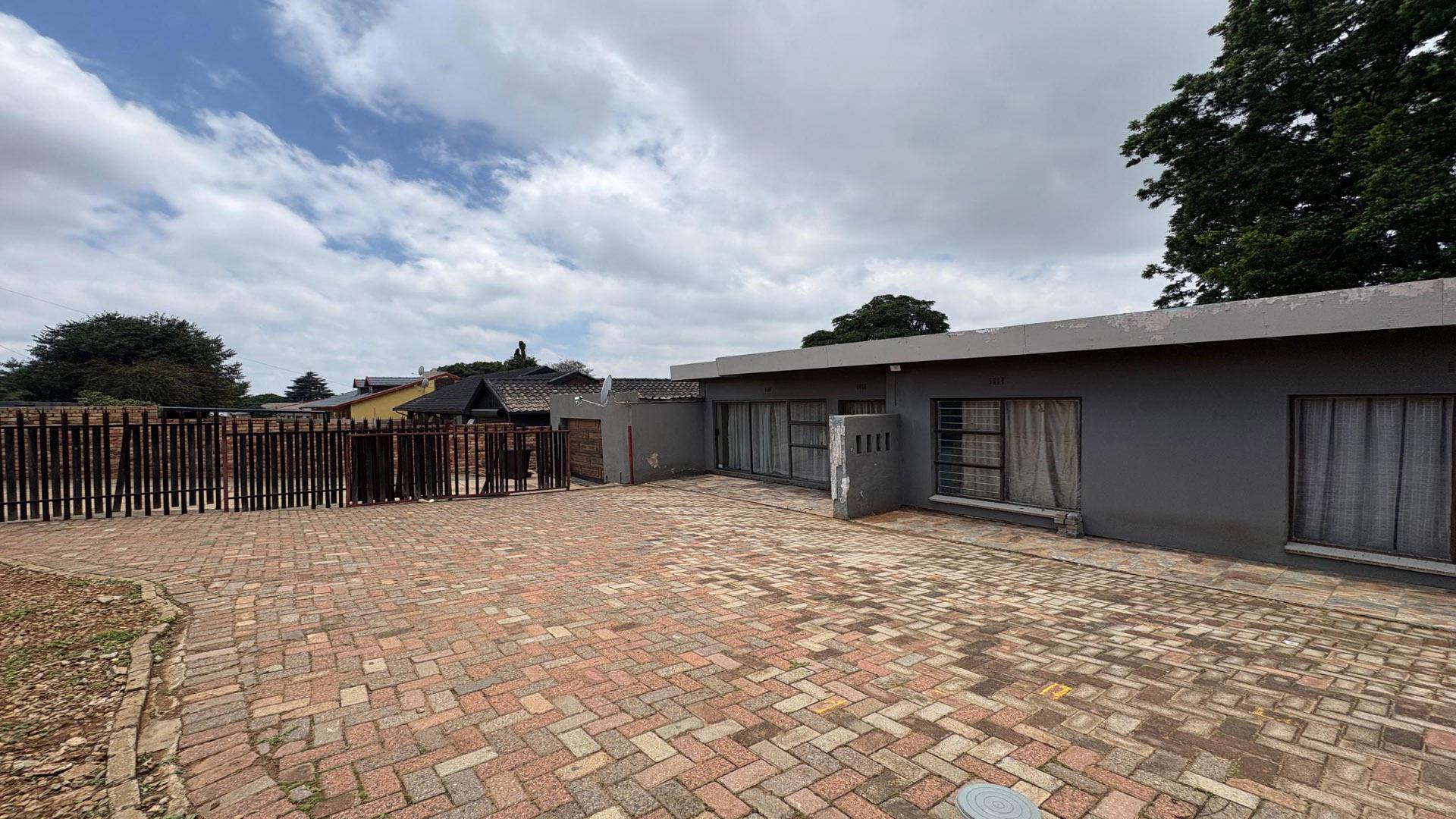 Front View of property in Mindalore