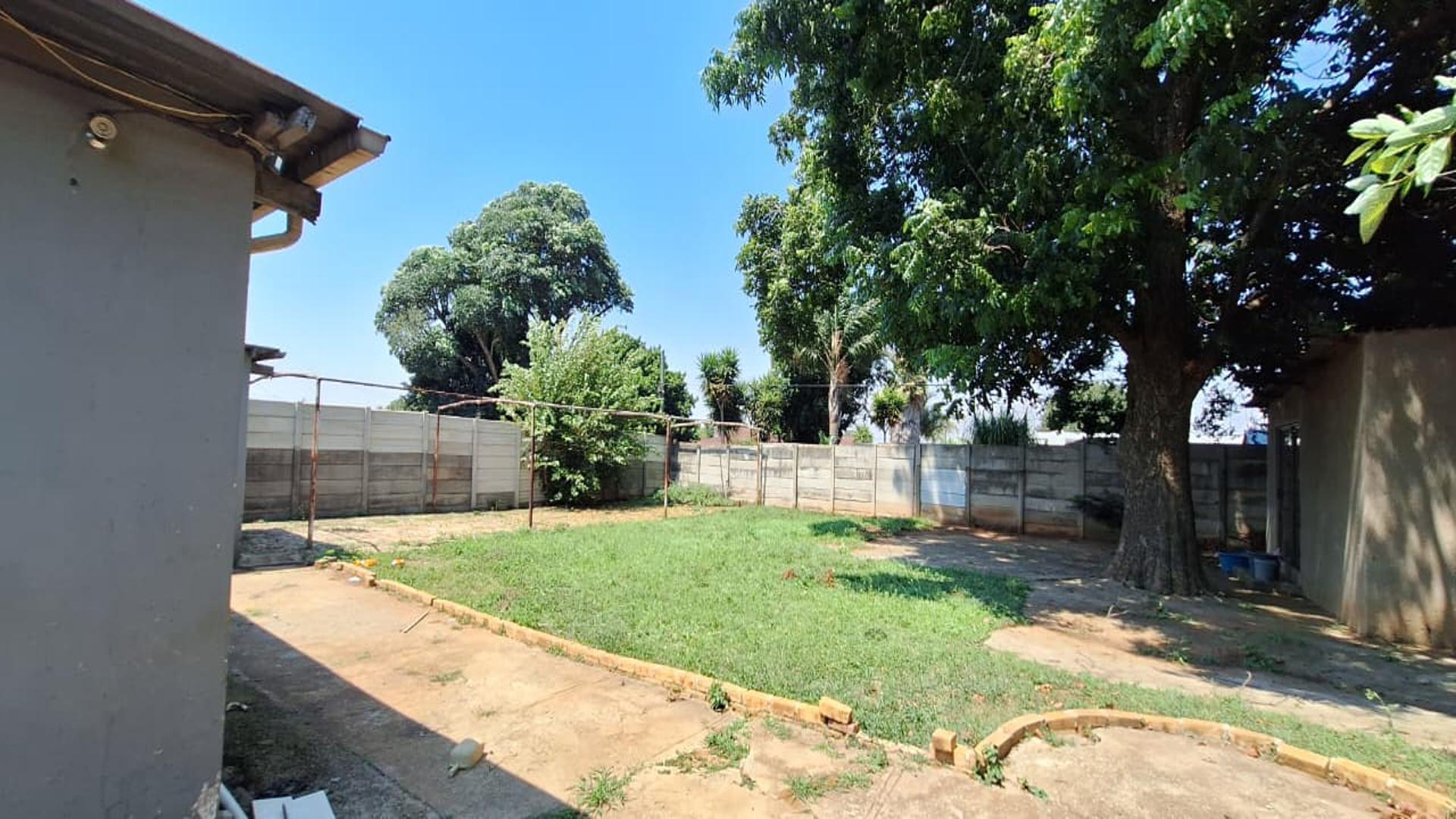 Backyard of property in Mindalore