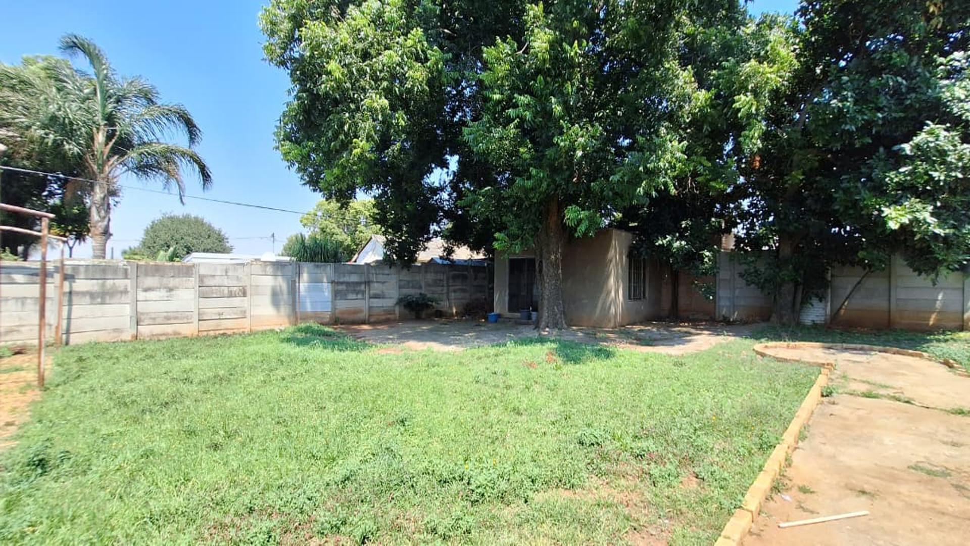 Backyard of property in Mindalore