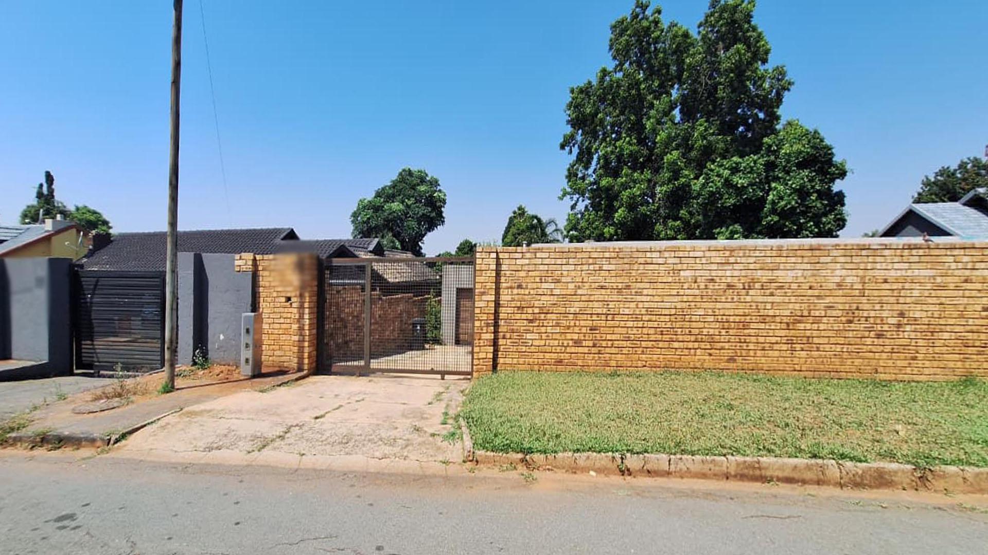 Front View of property in Mindalore