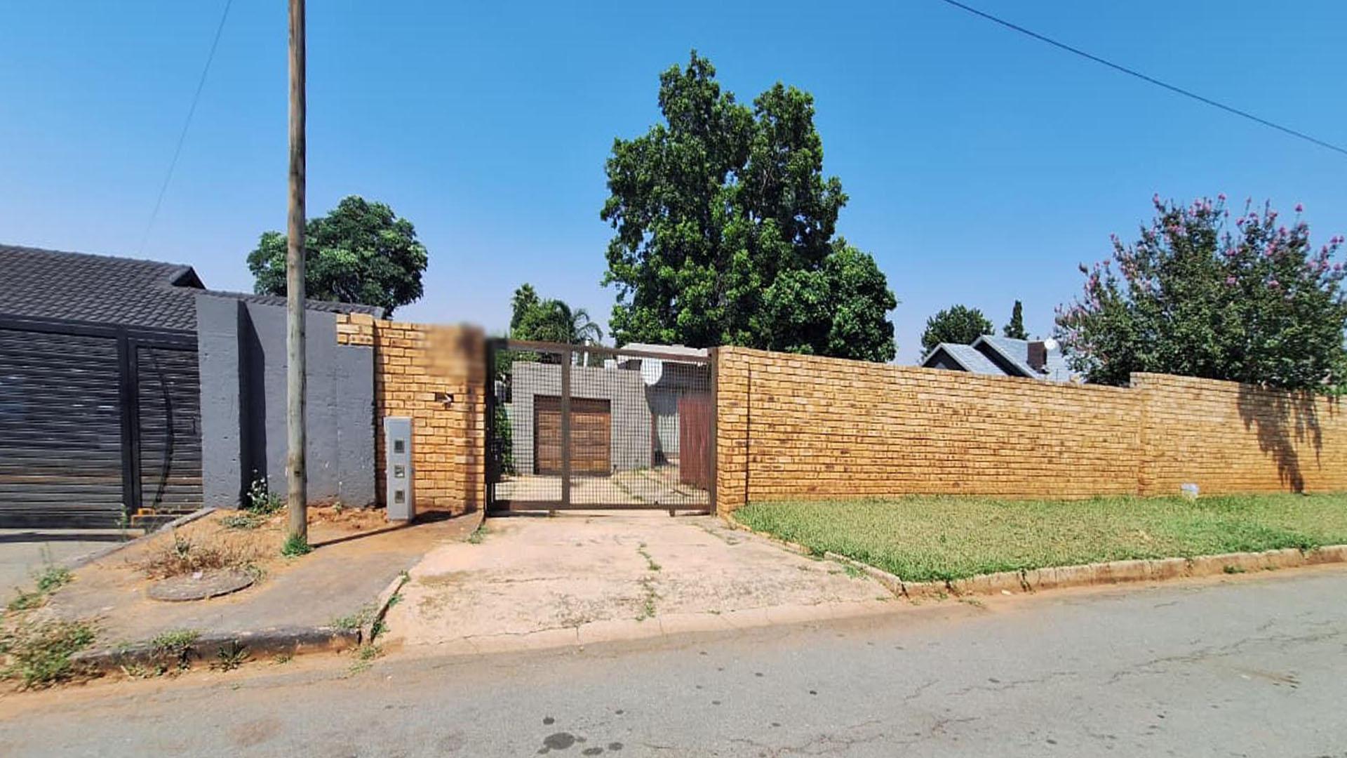 Front View of property in Mindalore