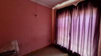 Bed Room 1 - 11 square meters of property in Mindalore