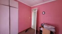 Bed Room 1 - 11 square meters of property in Mindalore