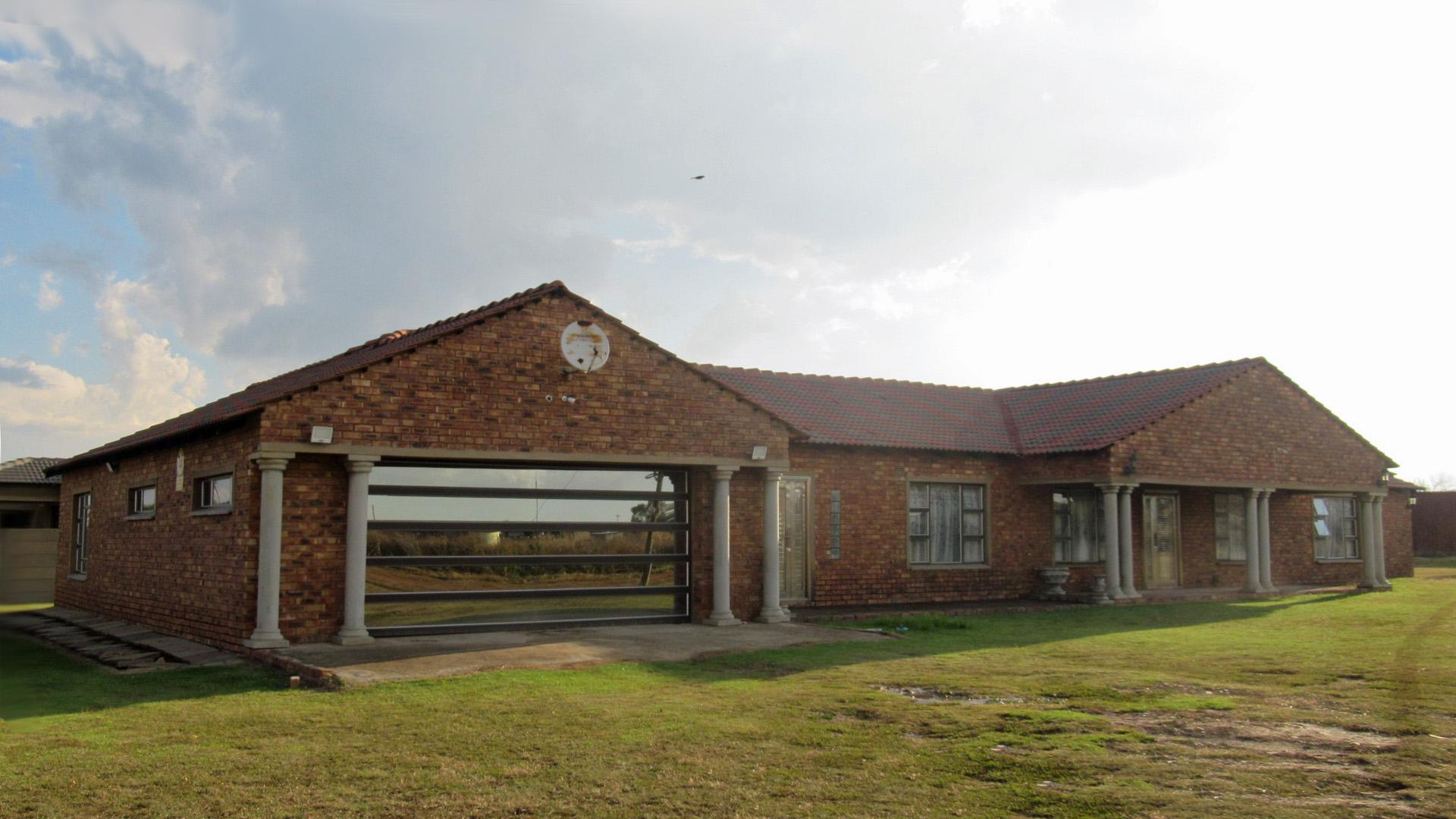 Front View of property in Jameson Park