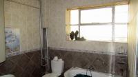 Bathroom 1 - 10 square meters of property in Albertville