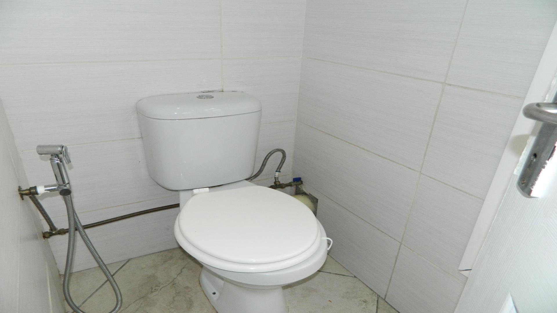 Guest Toilet of property in Weltevreden Valley
