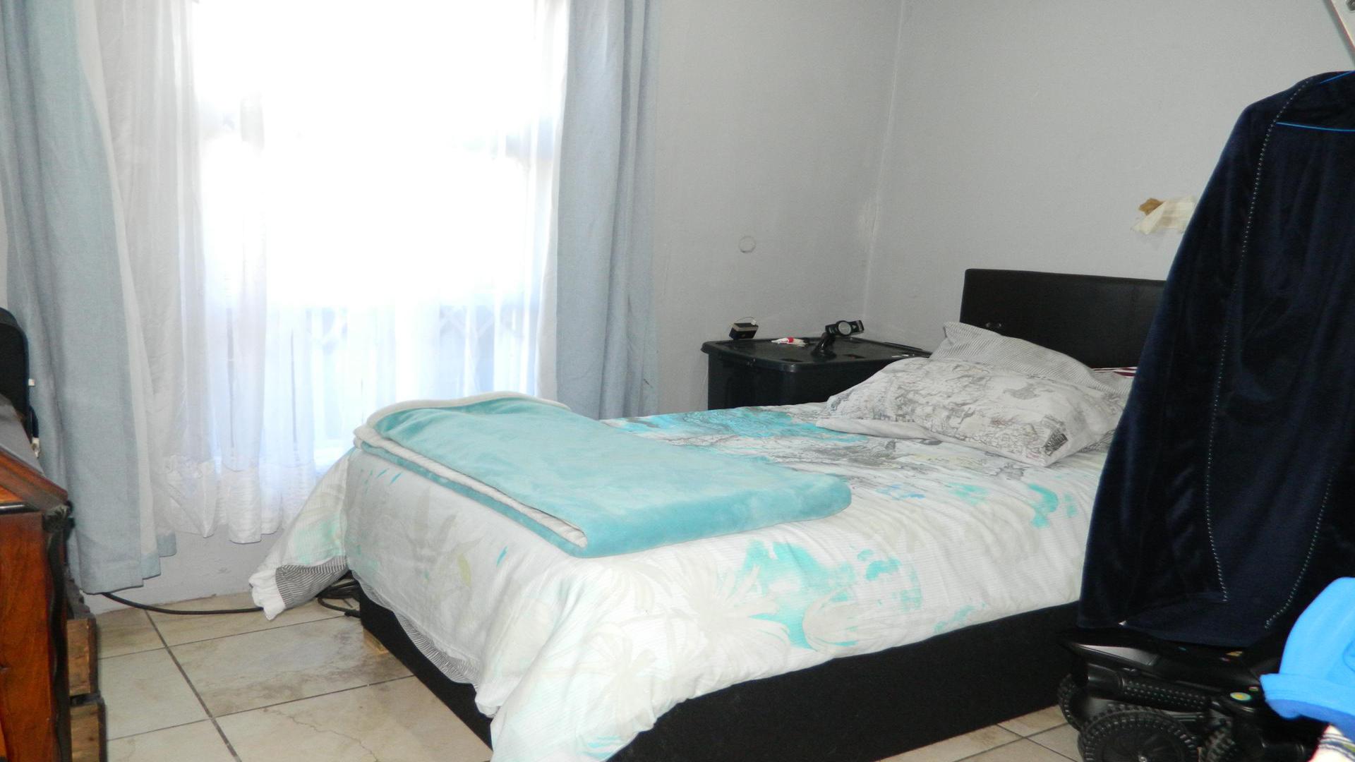 Bed Room 2 of property in Weltevreden Valley