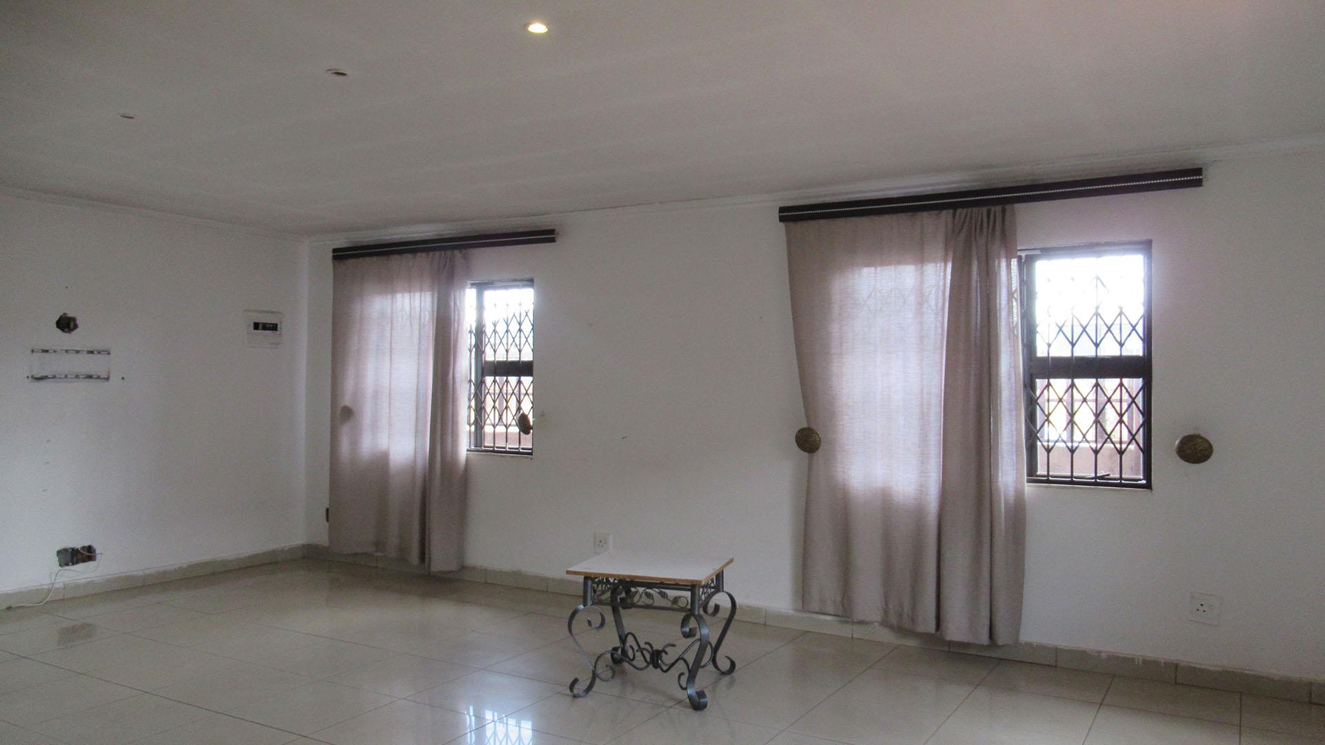 Lounges - 25 square meters of property in Doornkop