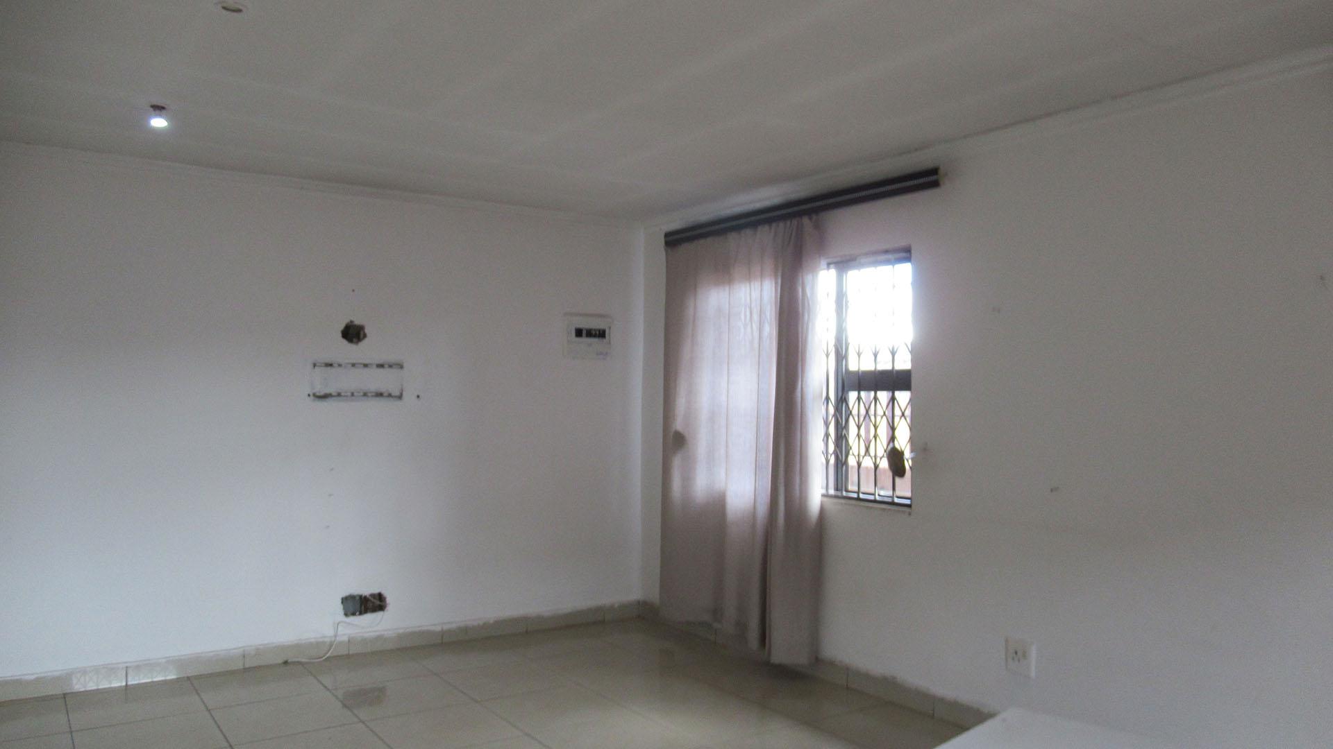 Lounges - 25 square meters of property in Doornkop