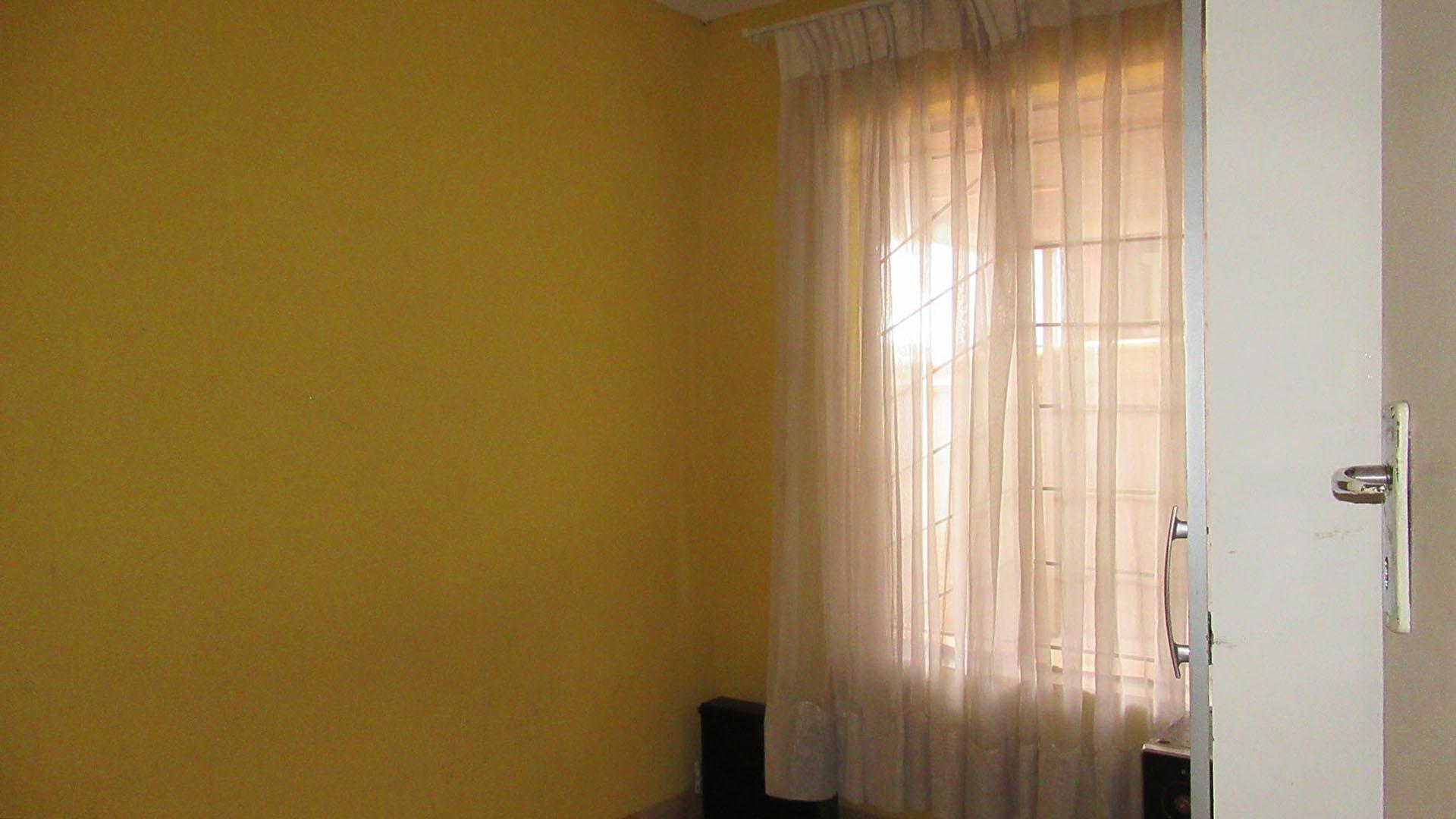 Bed Room 1 - 8 square meters of property in Doornkop