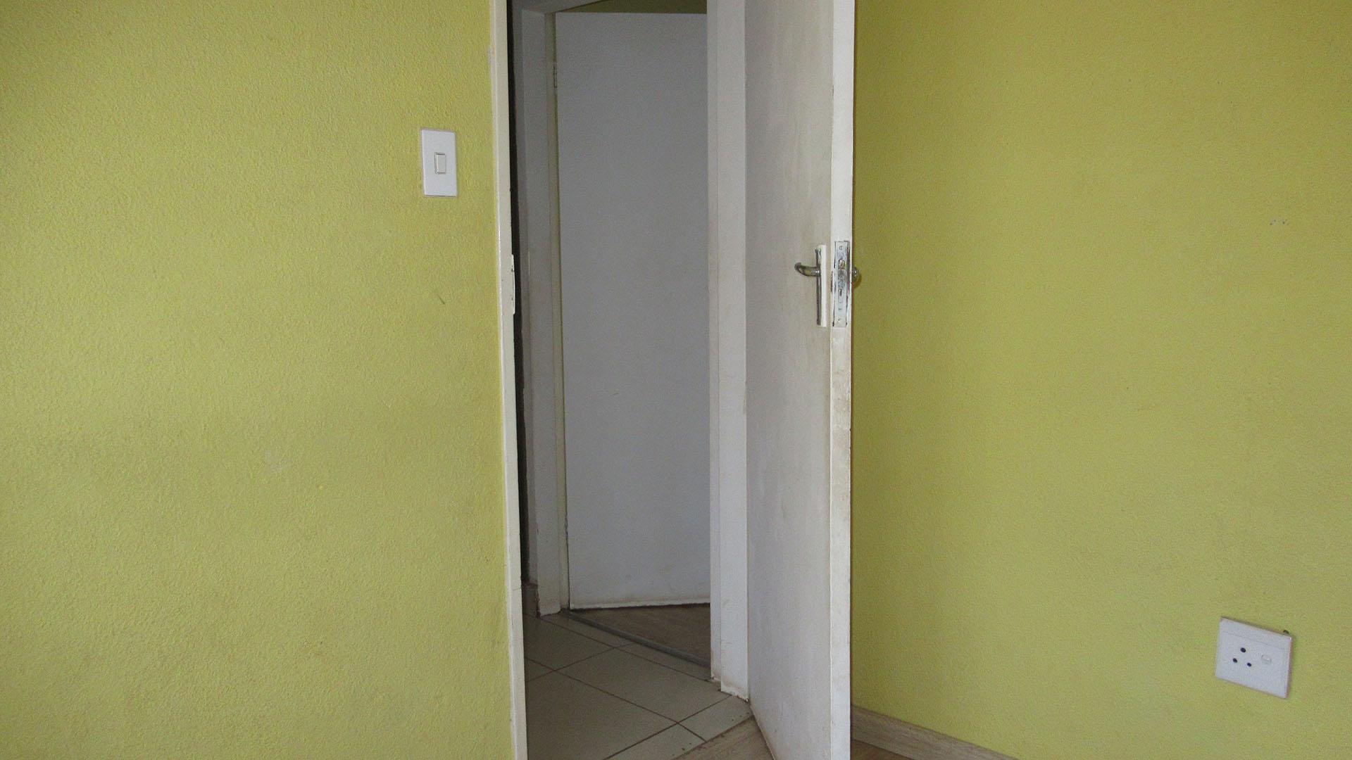 Bed Room 3 - 6 square meters of property in Doornkop