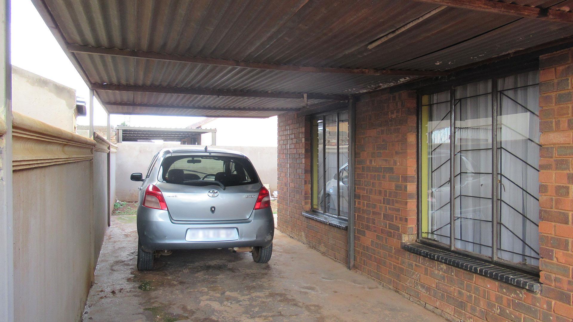 Carport  of property in Doornkop