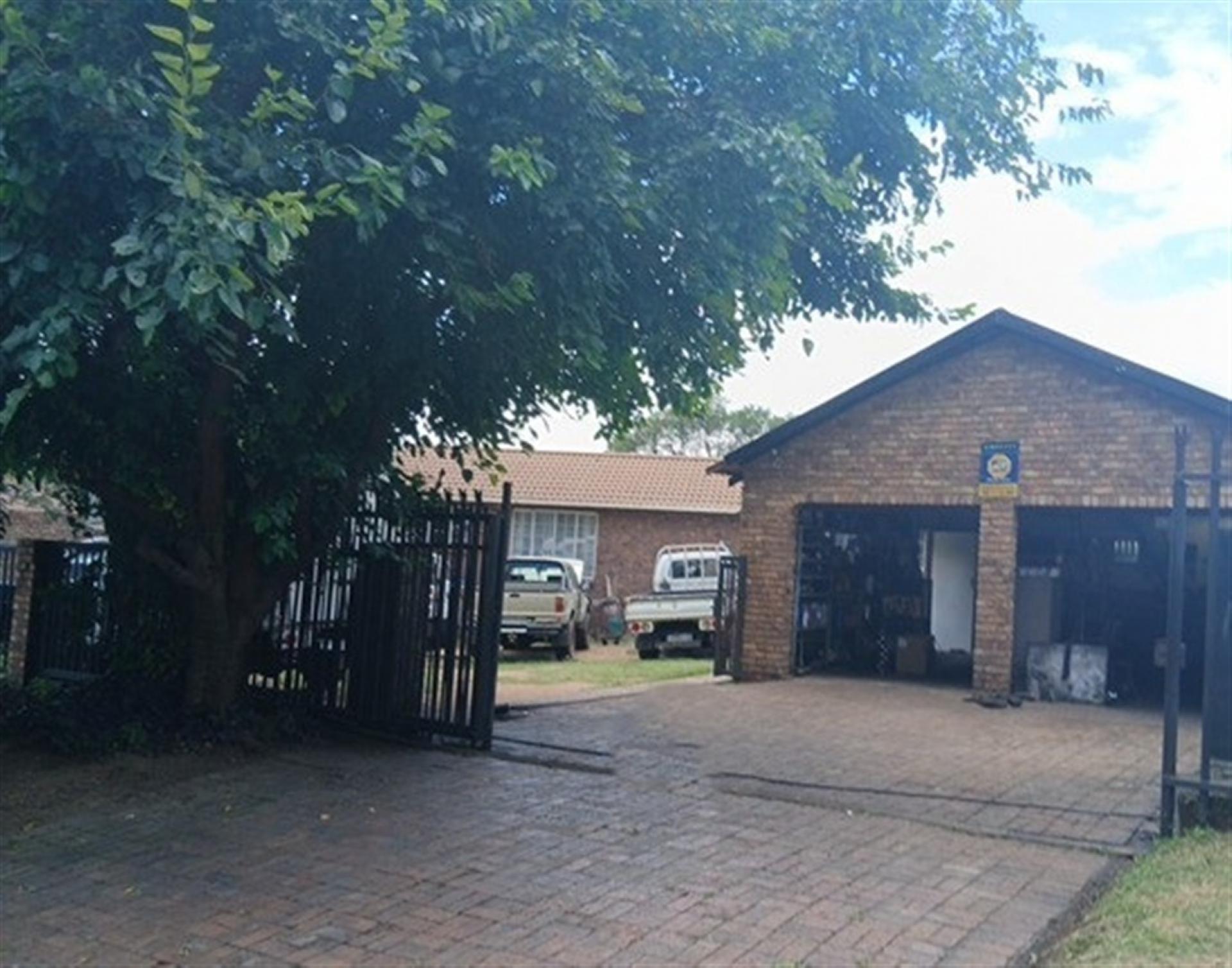 Front View of property in The Reeds