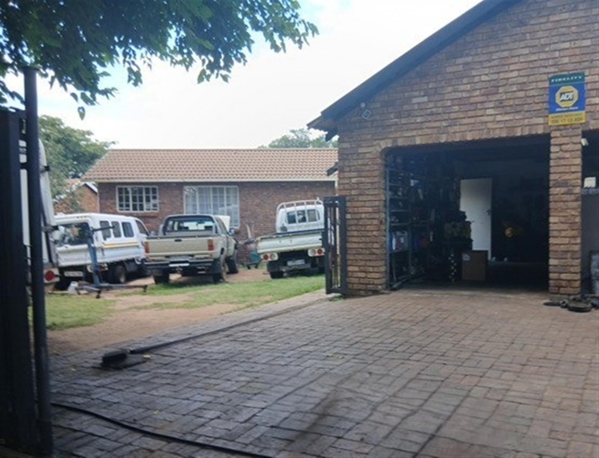 Front View of property in The Reeds