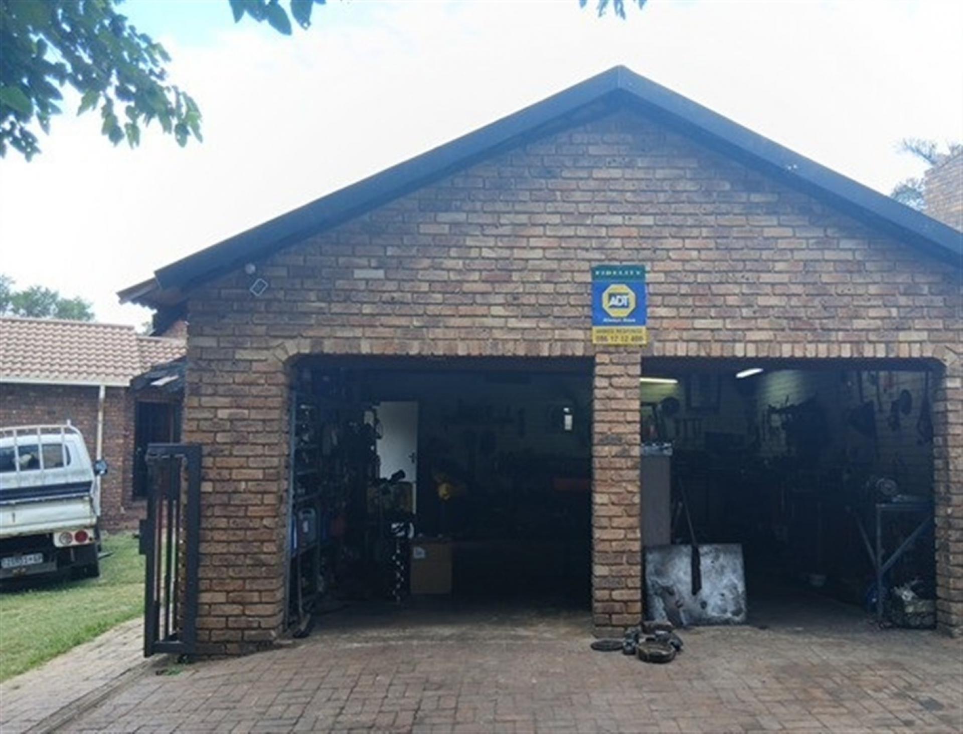Front View of property in The Reeds