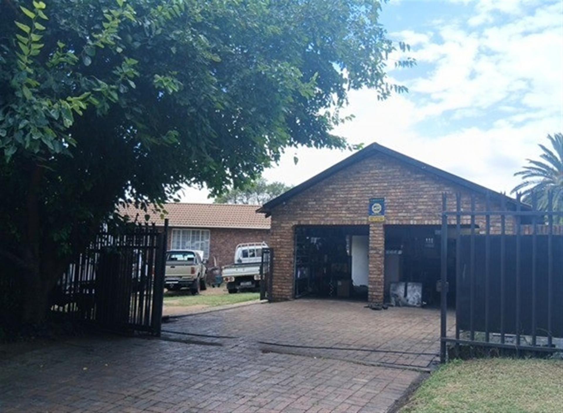 Front View of property in The Reeds