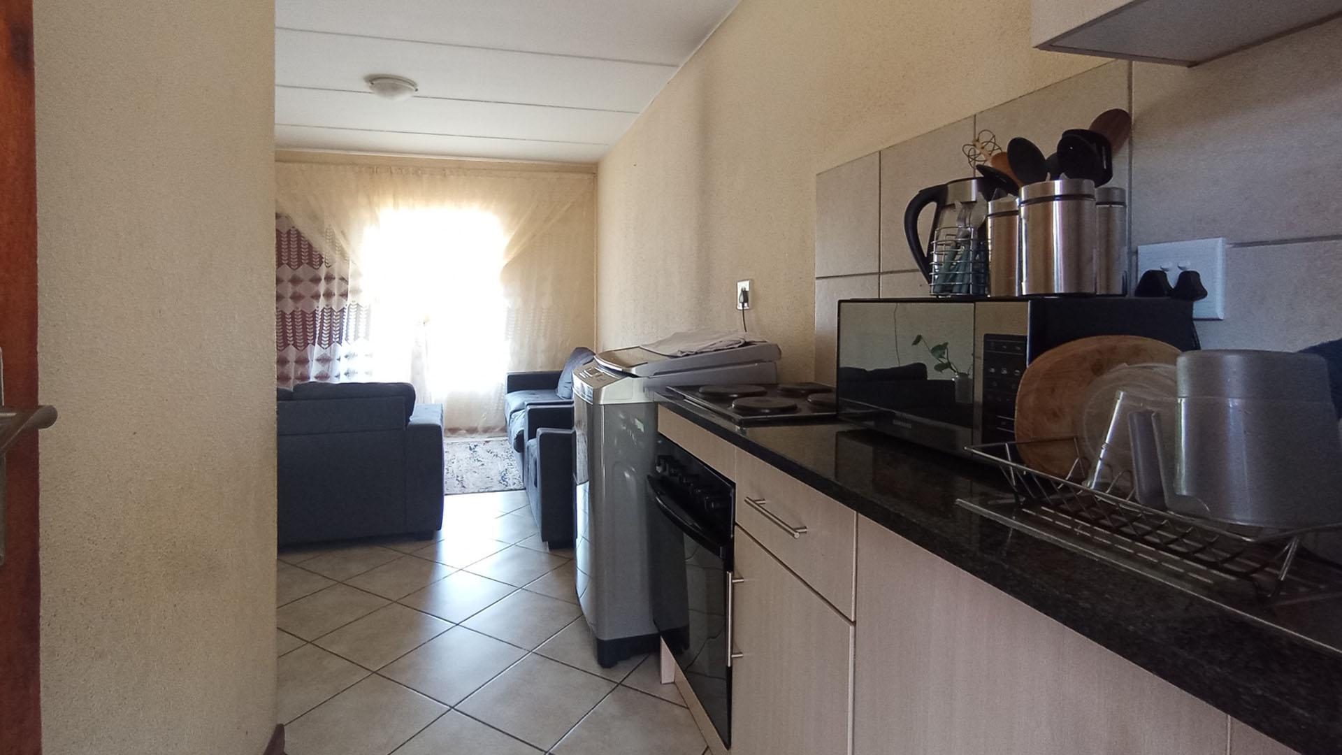 Kitchen - 3 square meters of property in Olievenhoutbos