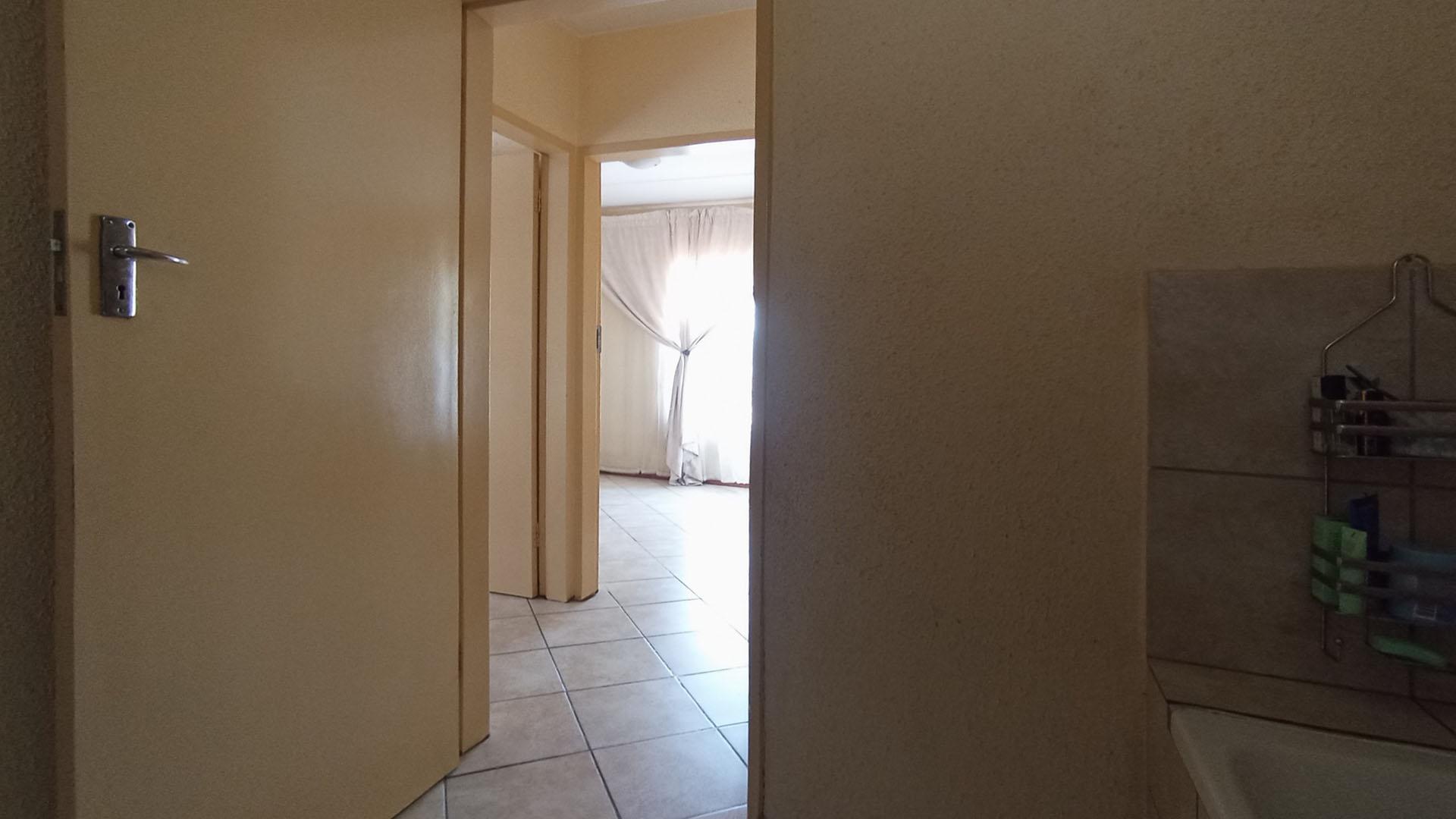 Bathroom 1 - 5 square meters of property in Olievenhoutbos