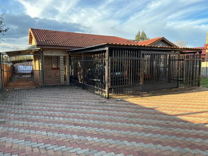 3 Bedroom House for Sale For Sale in Newcastle MR571996