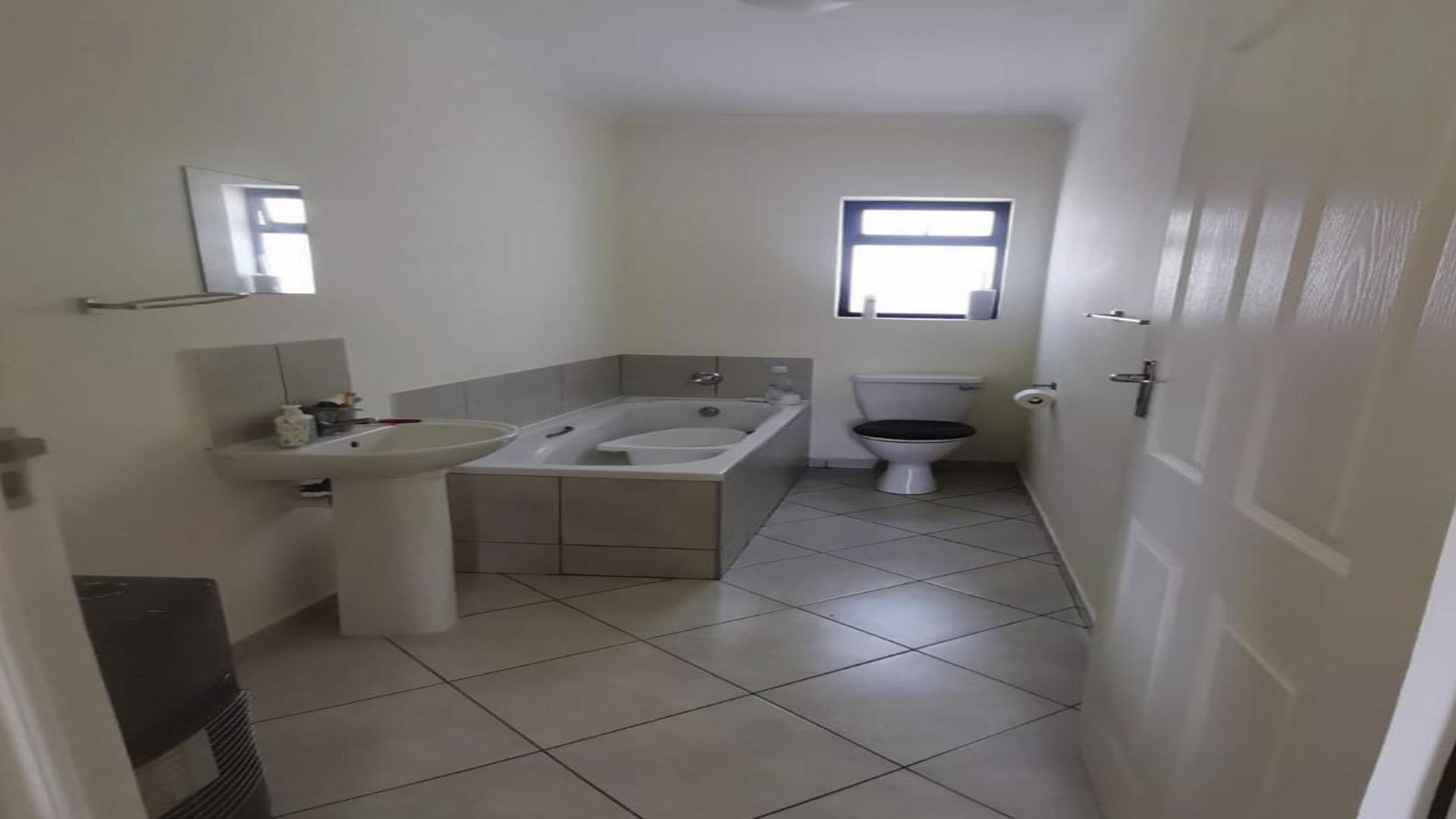 Bathroom 1 of property in Kidds Beach