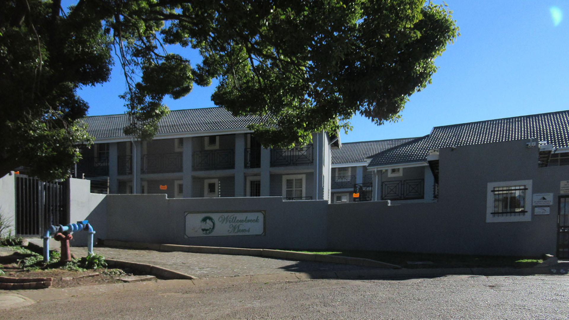 Front View of property in Weltevreden Park