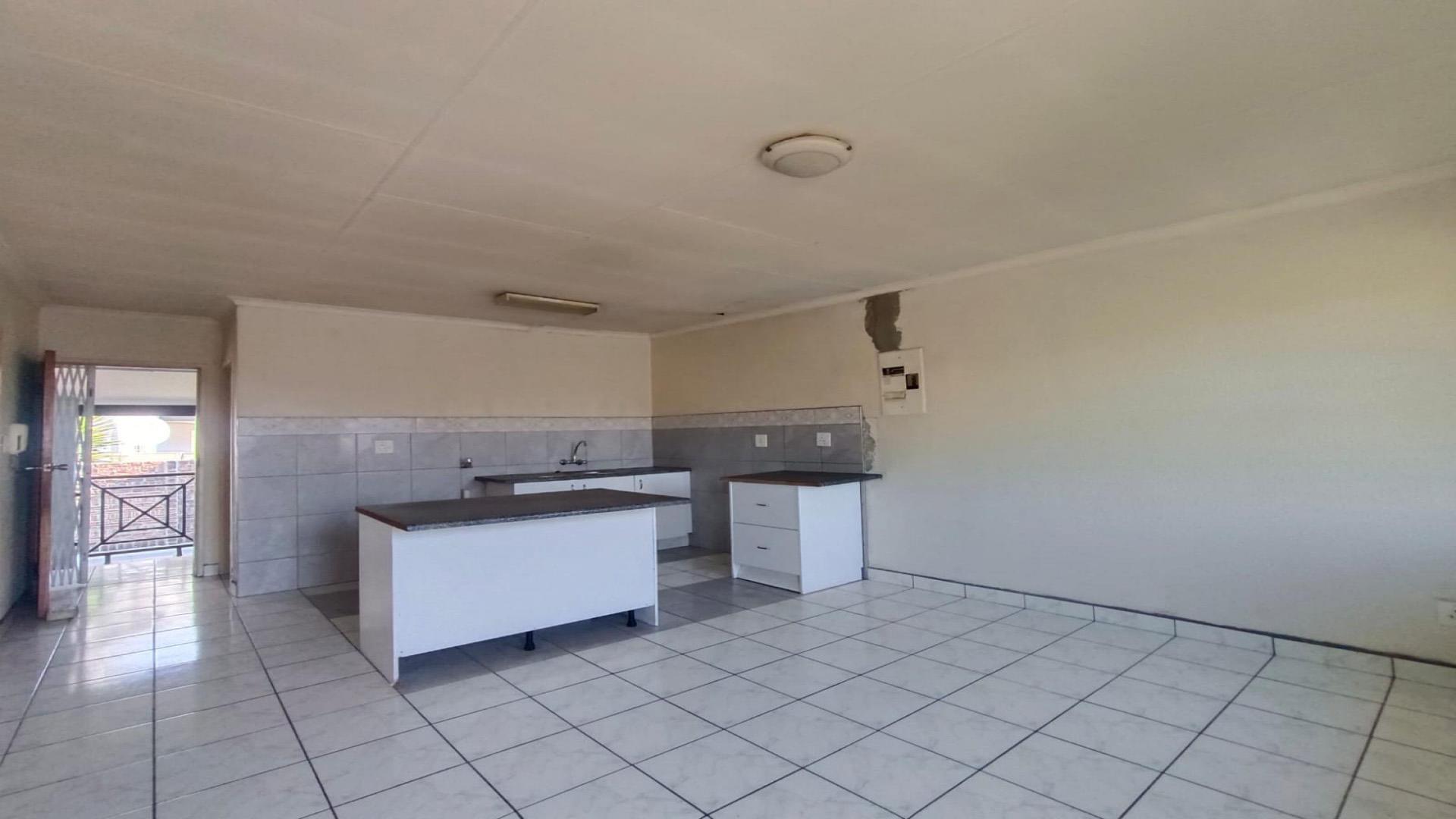 Kitchen of property in Weltevreden Park