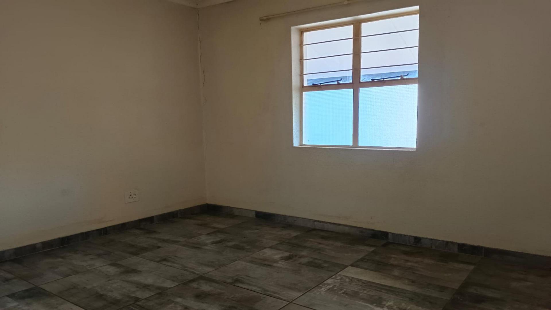 Bed Room 2 of property in Weltevreden Park