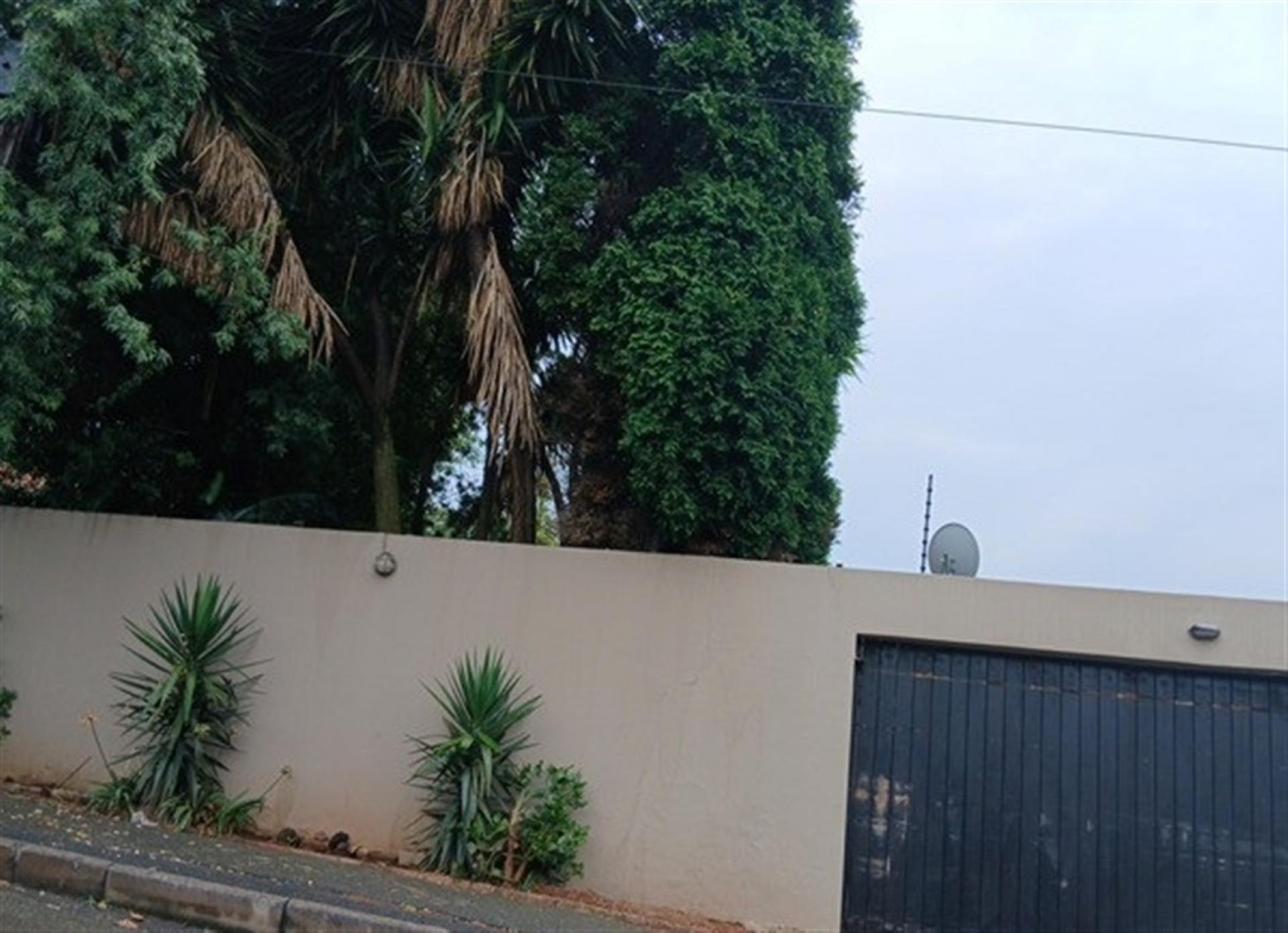 Front View of property in Orange Grove