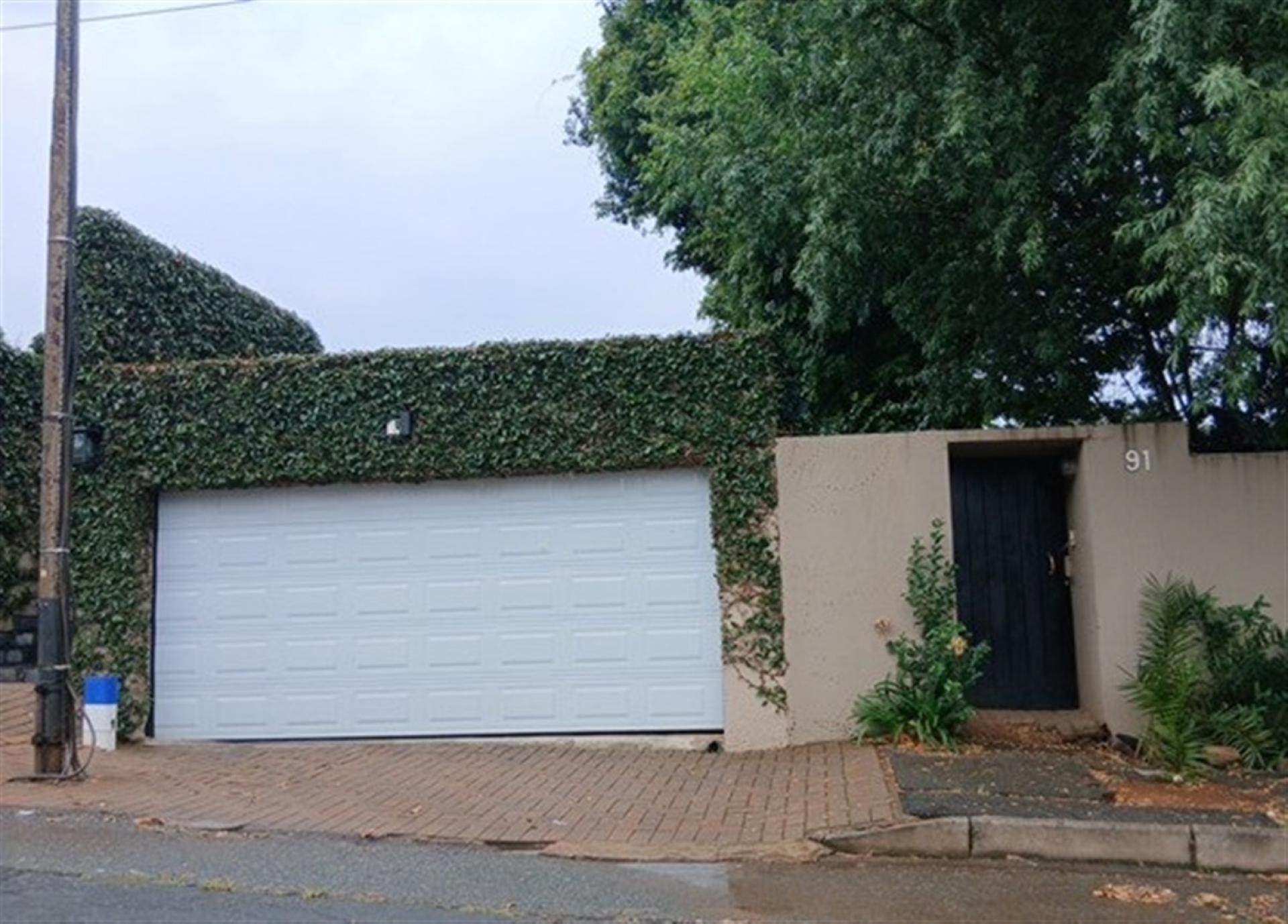 Front View of property in Orange Grove